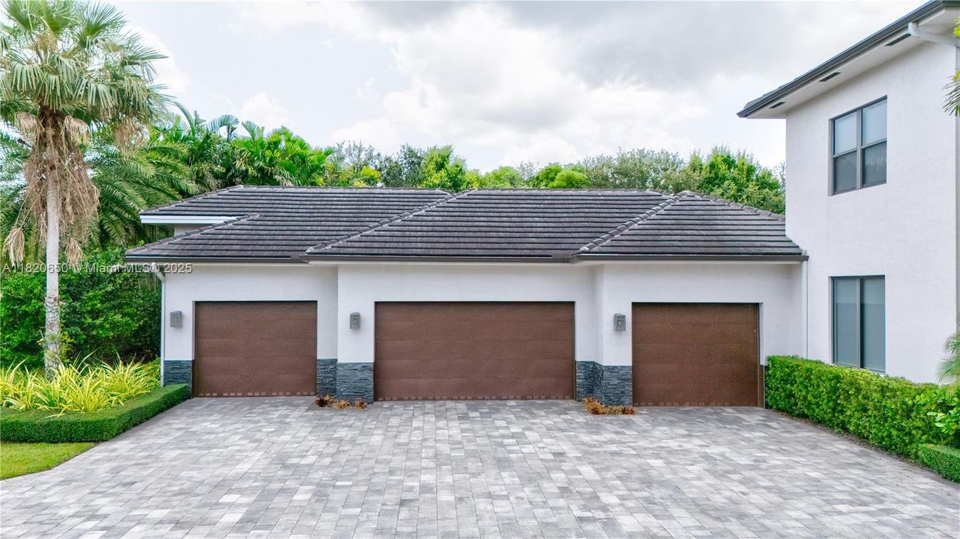 Attached, Exterior, Facade, Modern