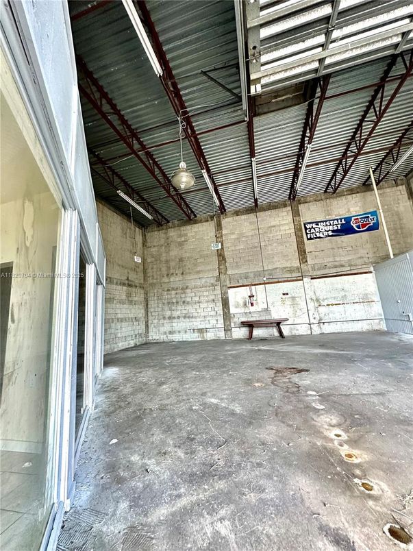Garage, Interior