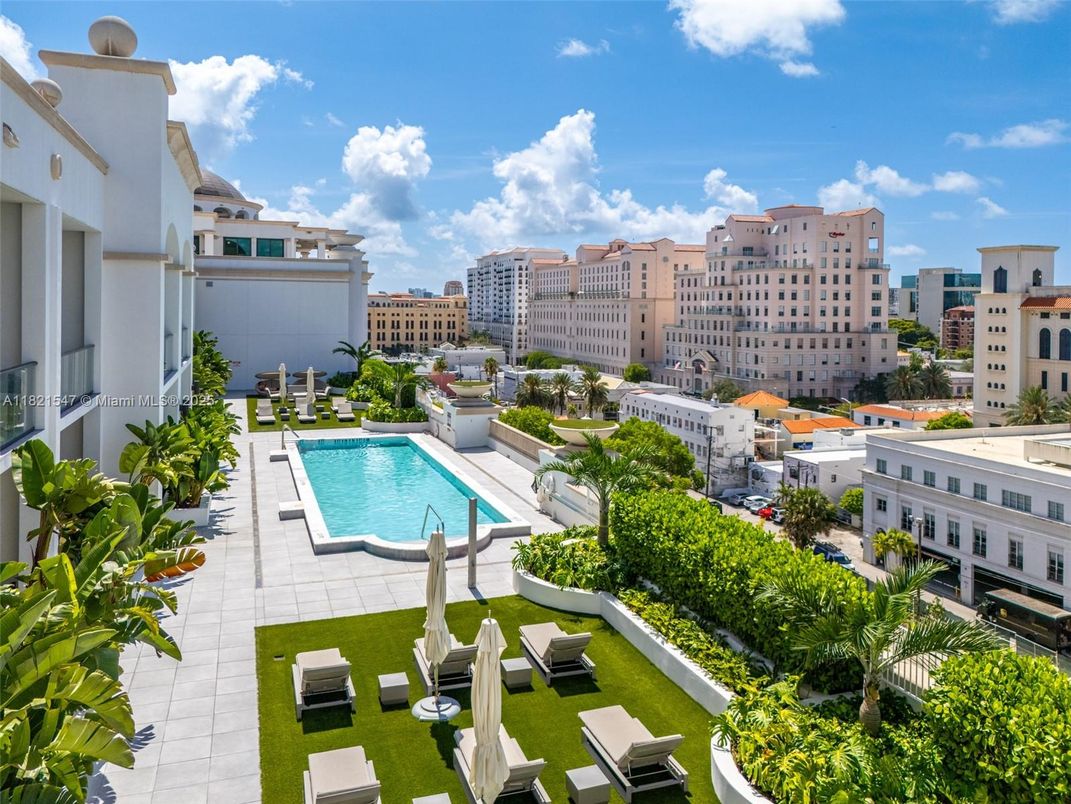 Exterior, Pool