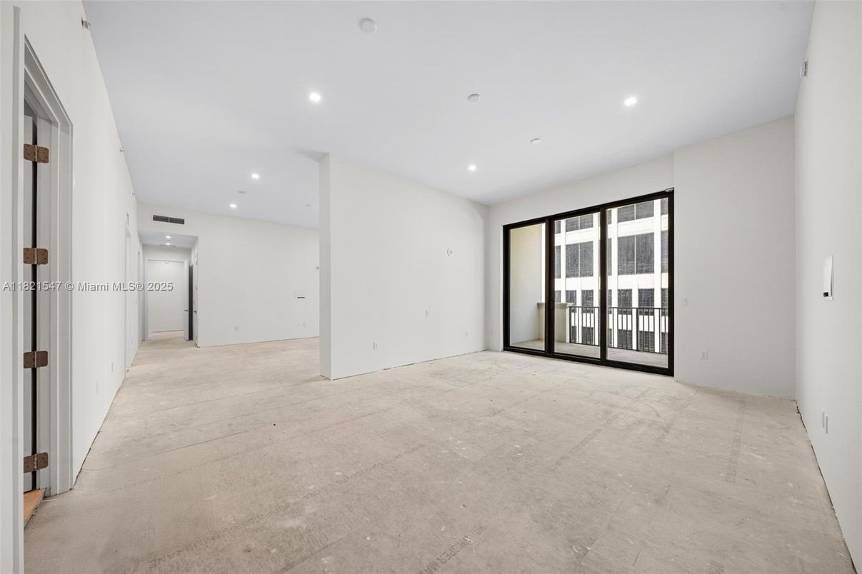 Empty room, Interior, Recessed Lighting