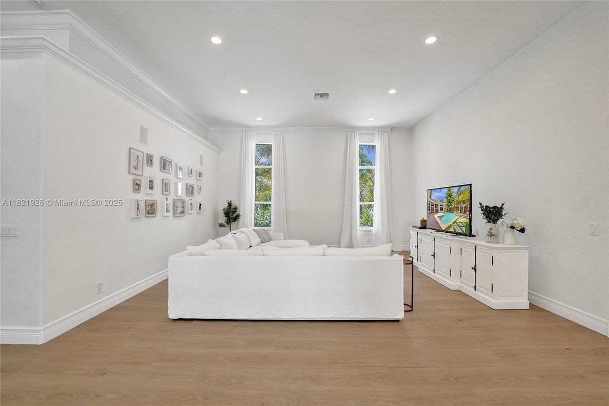 Interior, Living room, Recessed Lighting, Wood Texture Flooring