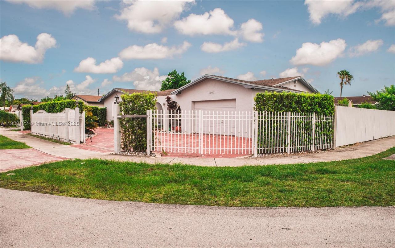 Backyard, Detached Garage, Exterior