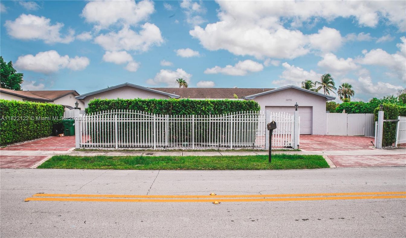 Detached Garage, Exterior