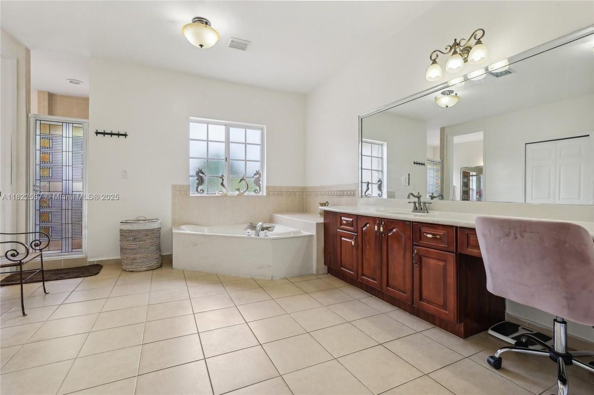 Bathroom, Dual Sink Vanities, Interior