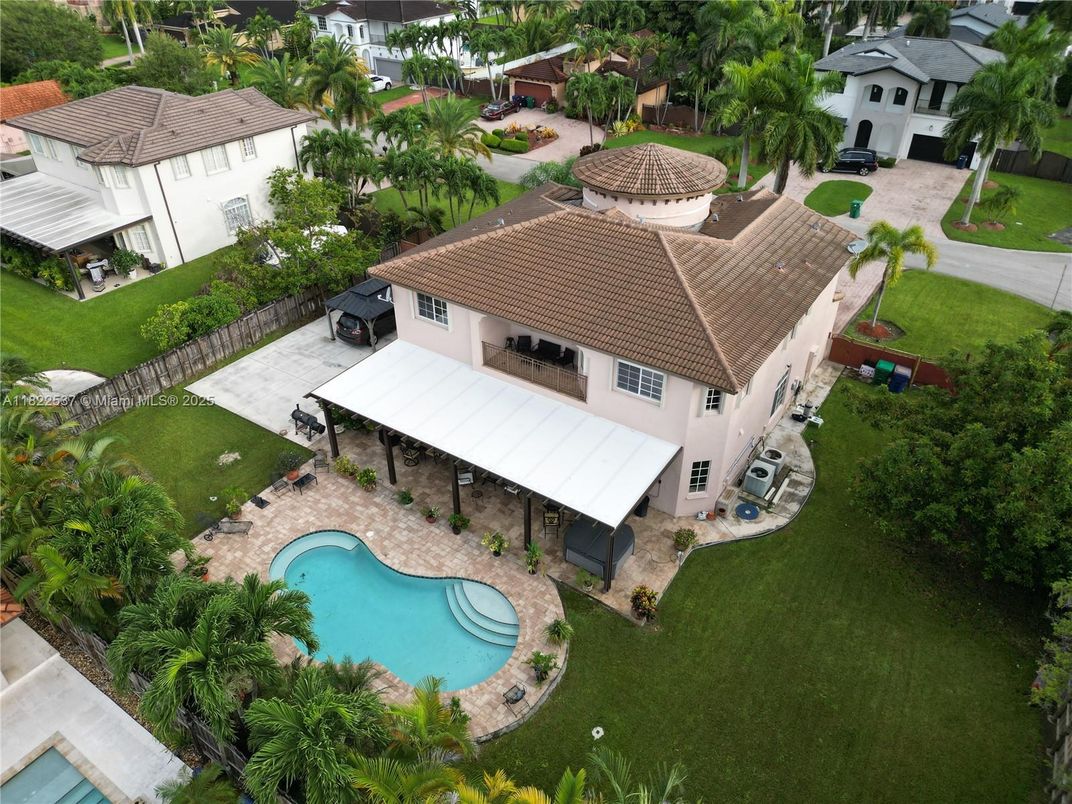 Exterior, Drone