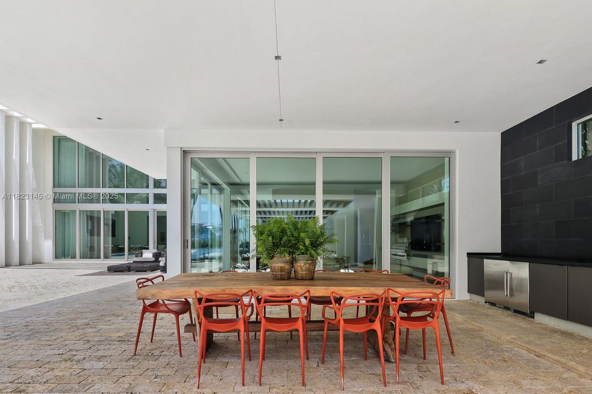 Dining room, Interior, Recessed Lighting