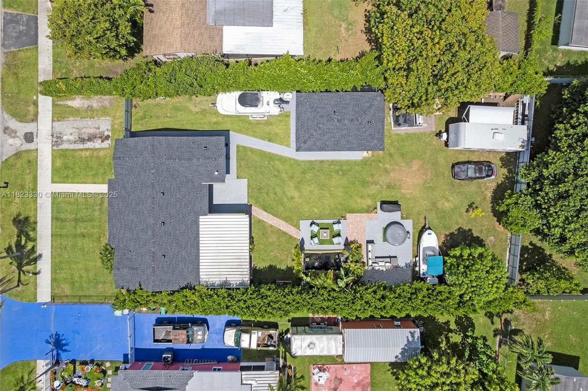 Exterior, Drone