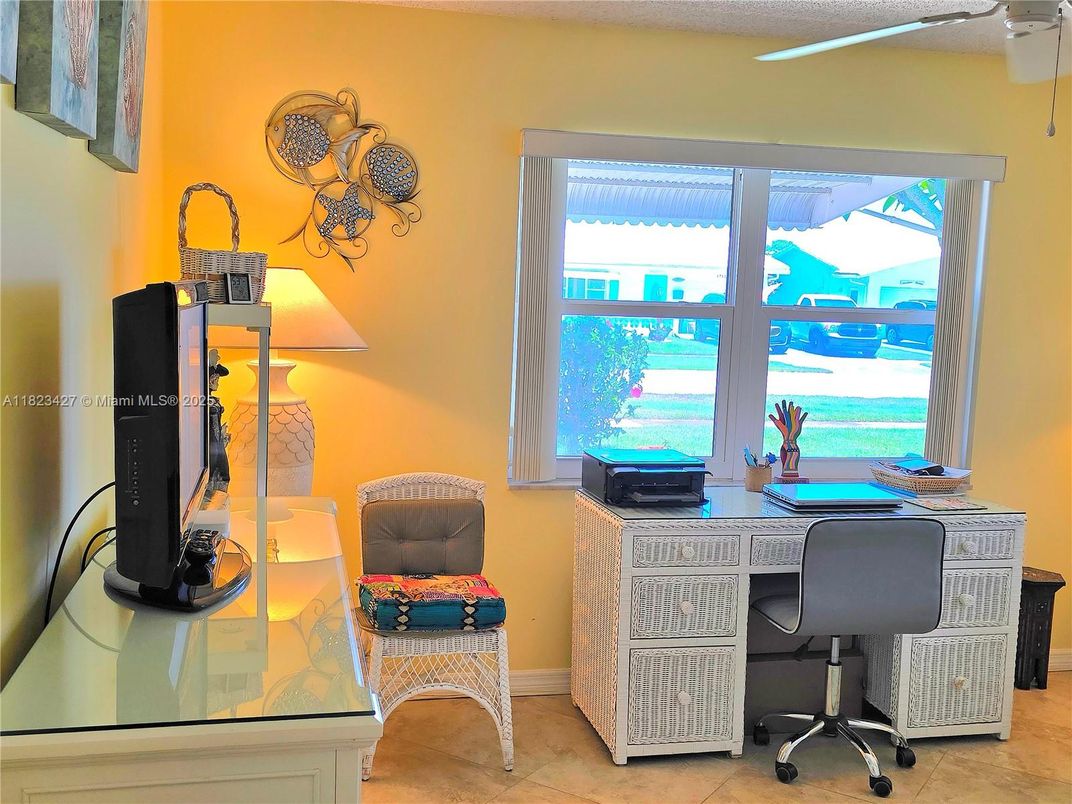 Home Office, Interior