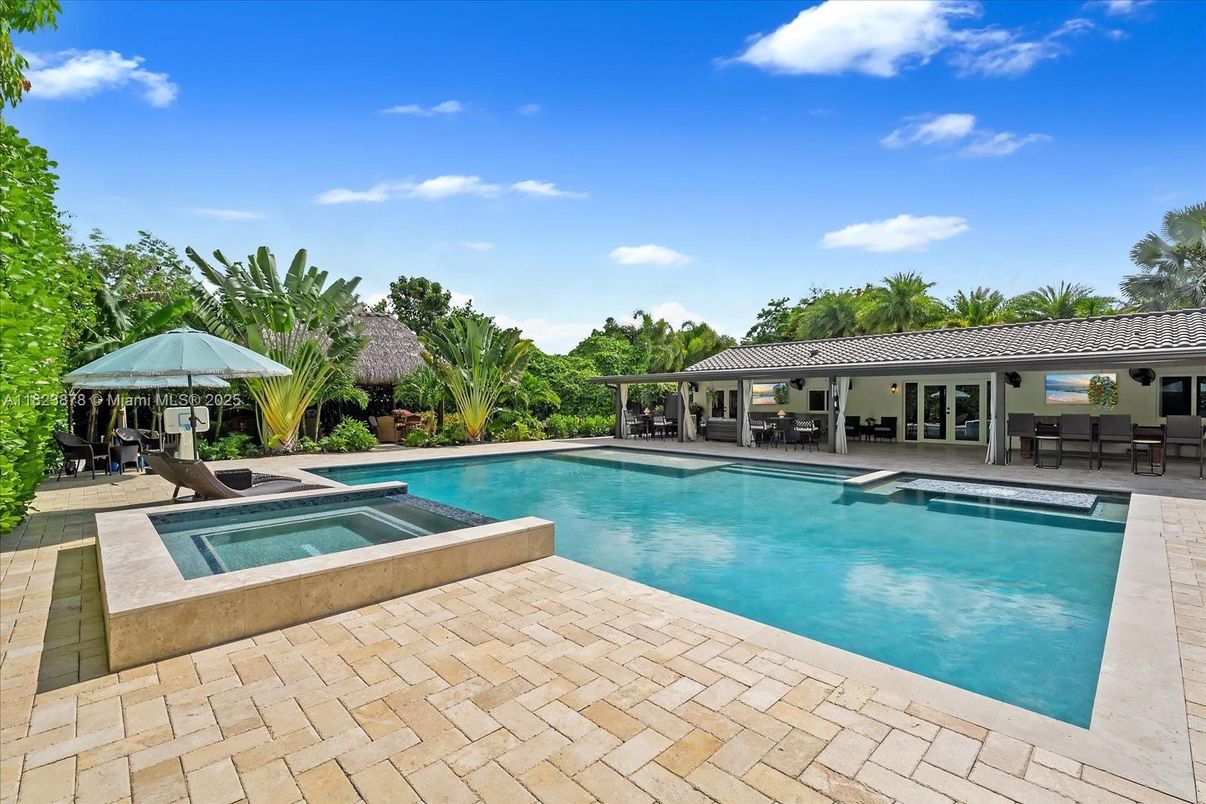 Exterior, Pool