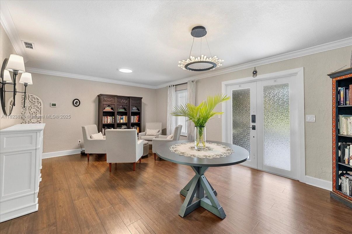 Interior, Living room, Pendant Lights, Recessed Lighting, Wood Texture Flooring
