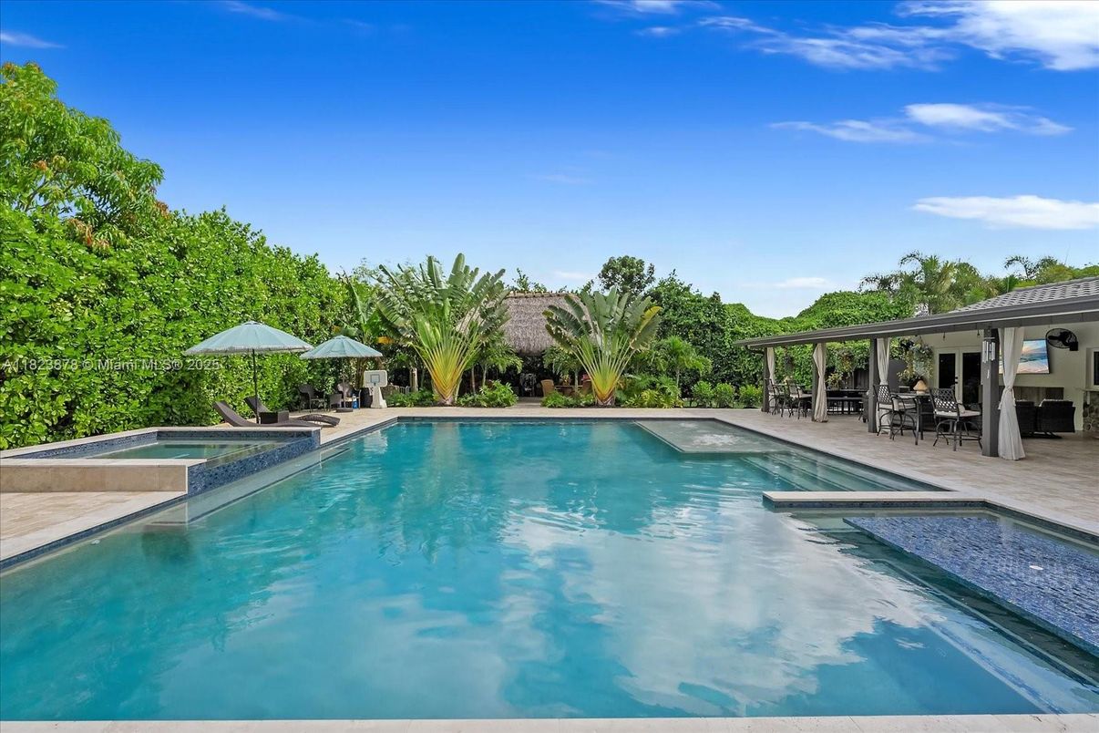 Exterior, Pool