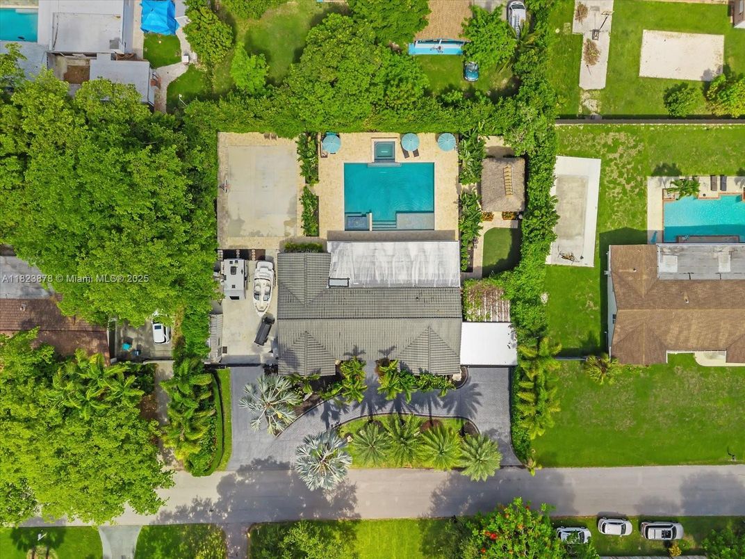Exterior, Drone