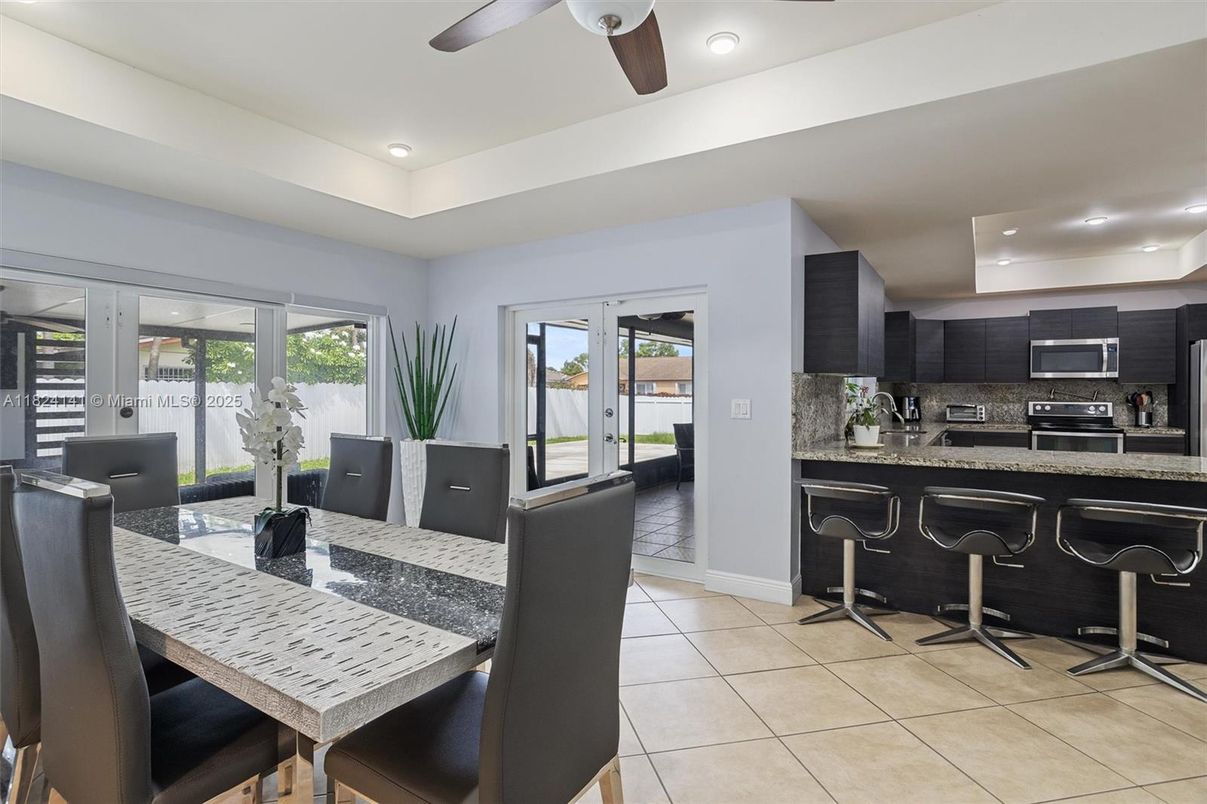 Dining room, Interior, Kitchen, Recessed Lighting, Stainless Steel Appliances
