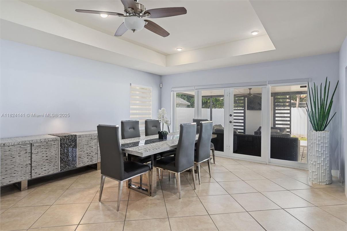 Dining room, Interior, Recessed Lighting