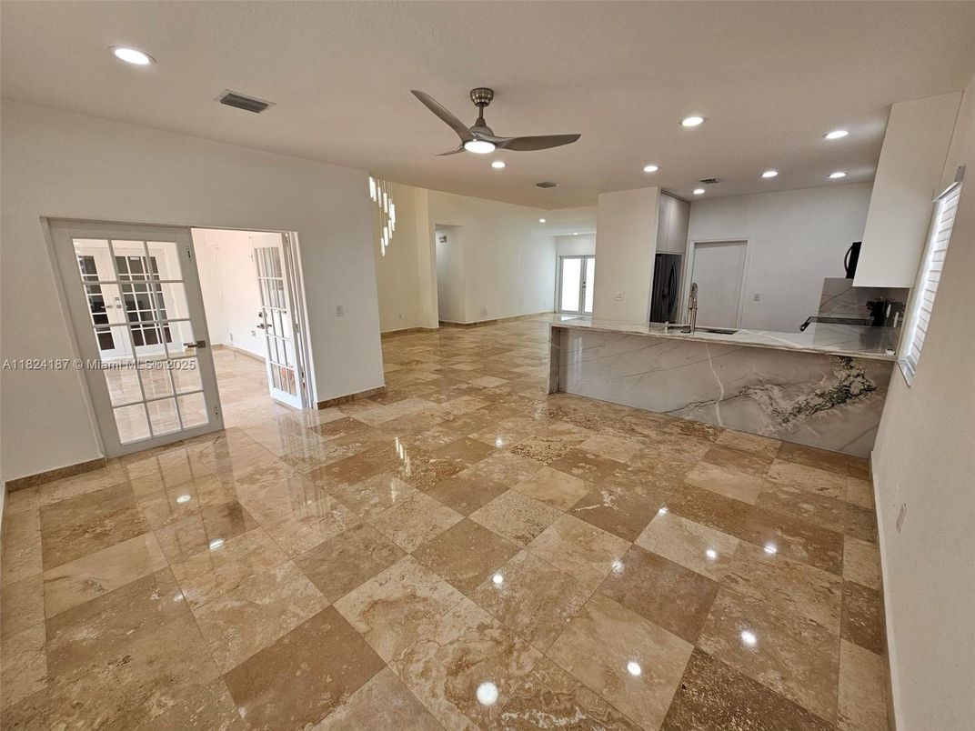 Empty room, Interior, Recessed Lighting