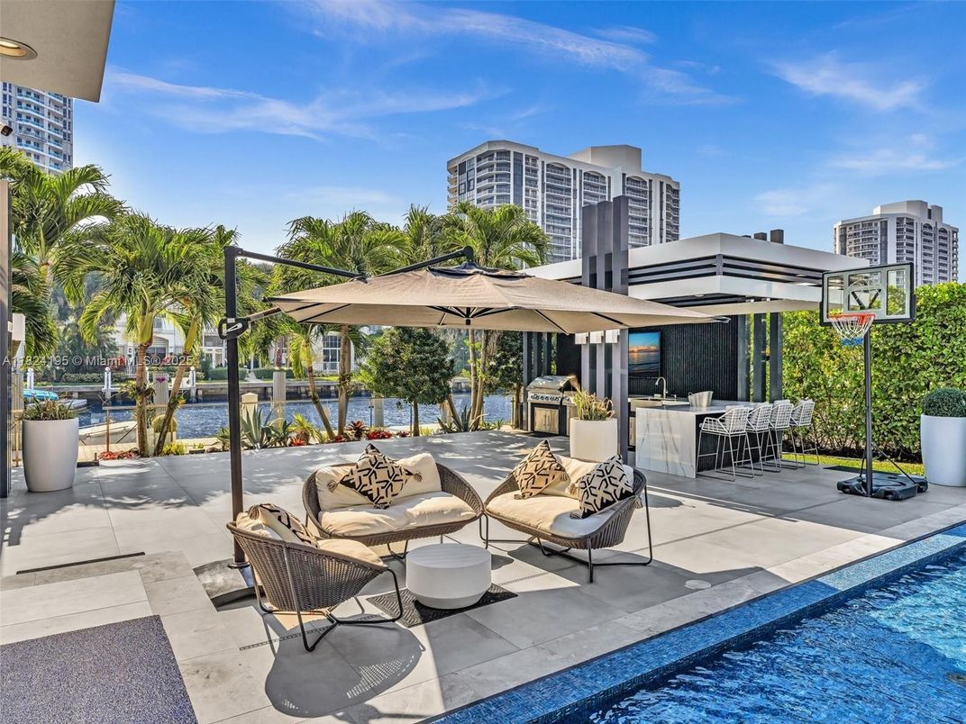 Exterior, Pool, Water