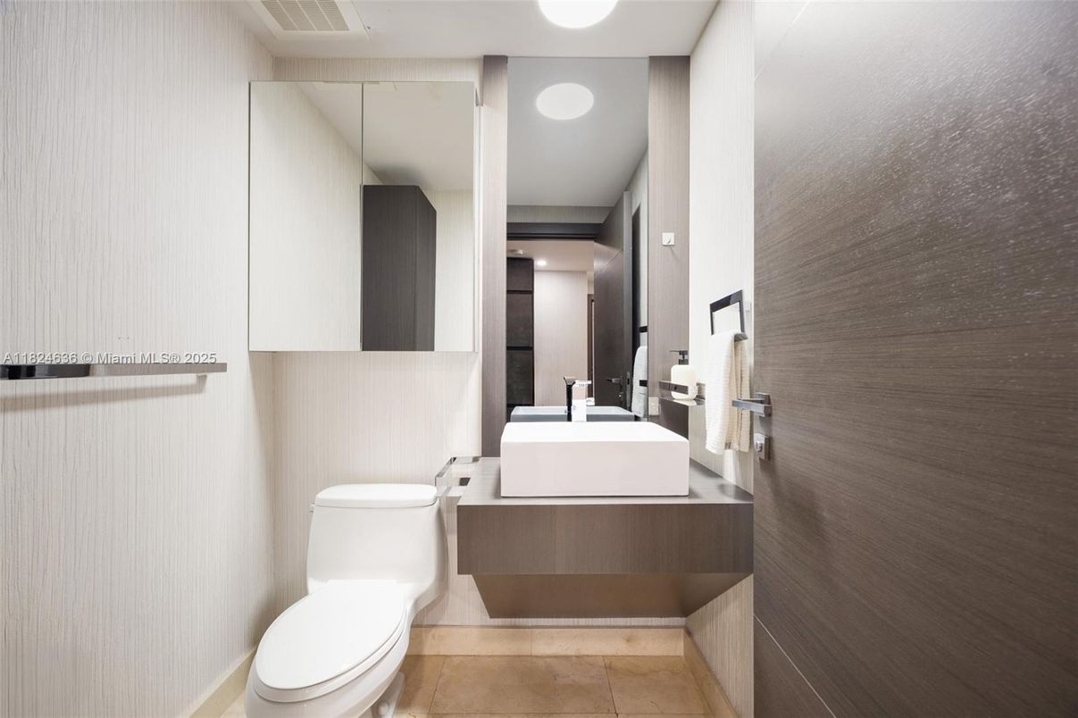 Bathroom, Interior, Recessed Lighting