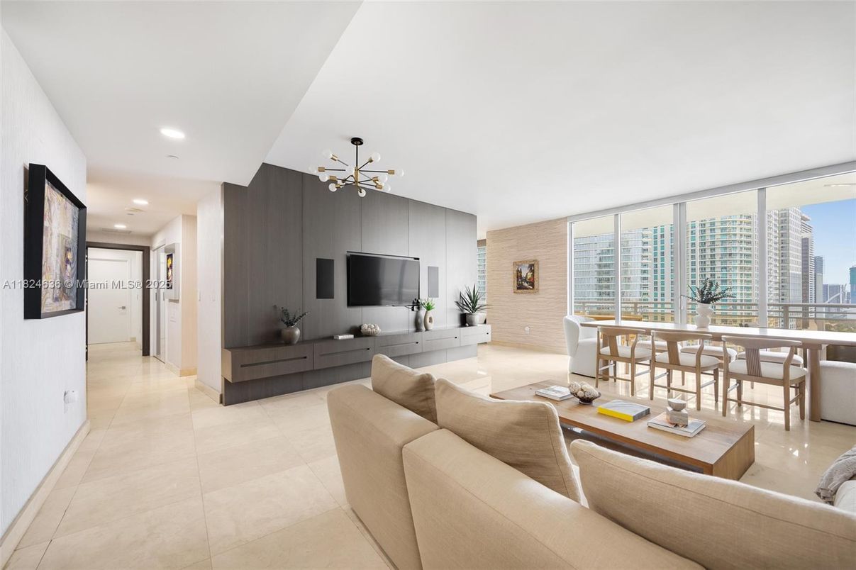 Dining room, Interior, Living room, Pendant Lights, Recessed Lighting