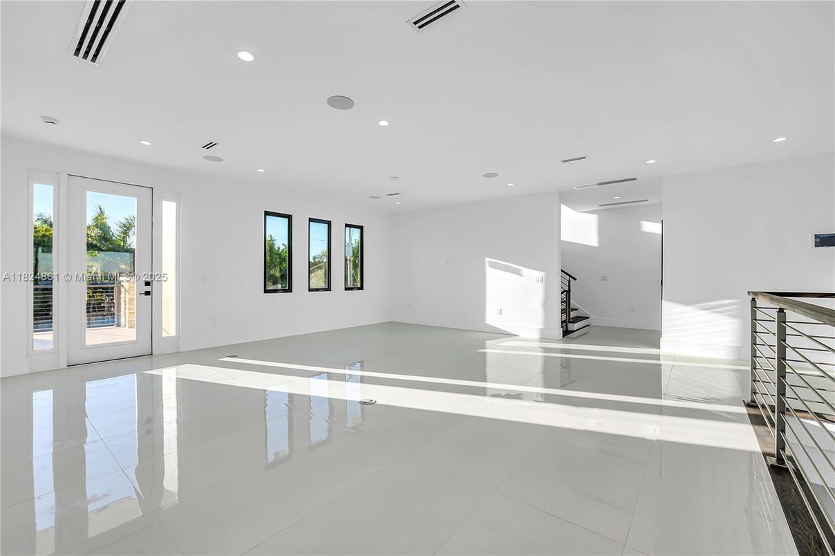 Empty room, Interior, Recessed Lighting