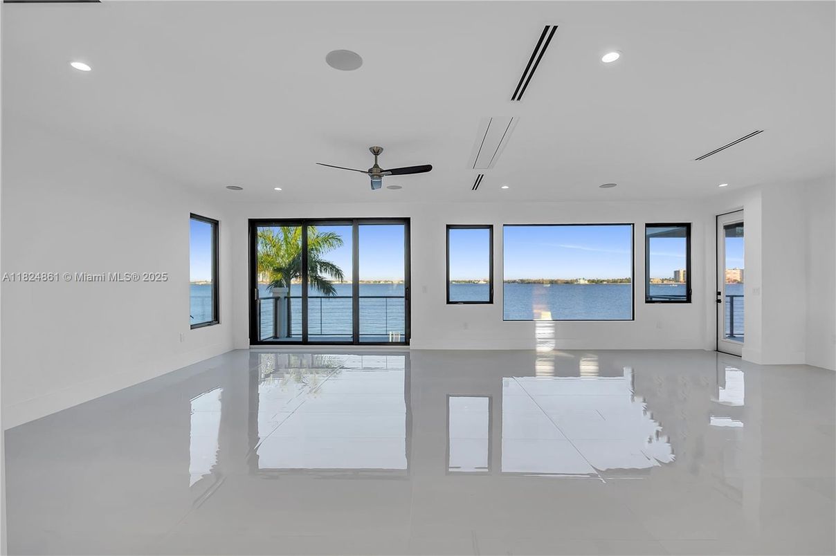Empty room, Interior, Recessed Lighting, Water