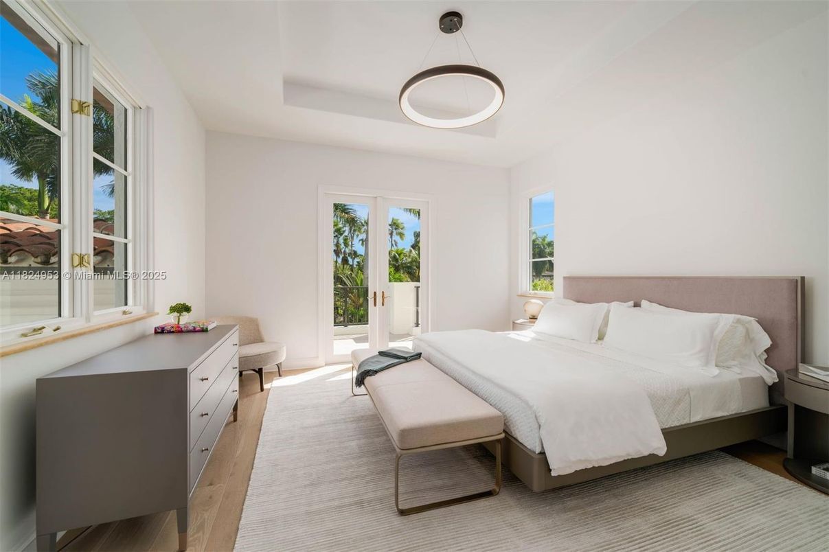 Bedroom, Interior, Pendant Lights, Wood Texture Flooring