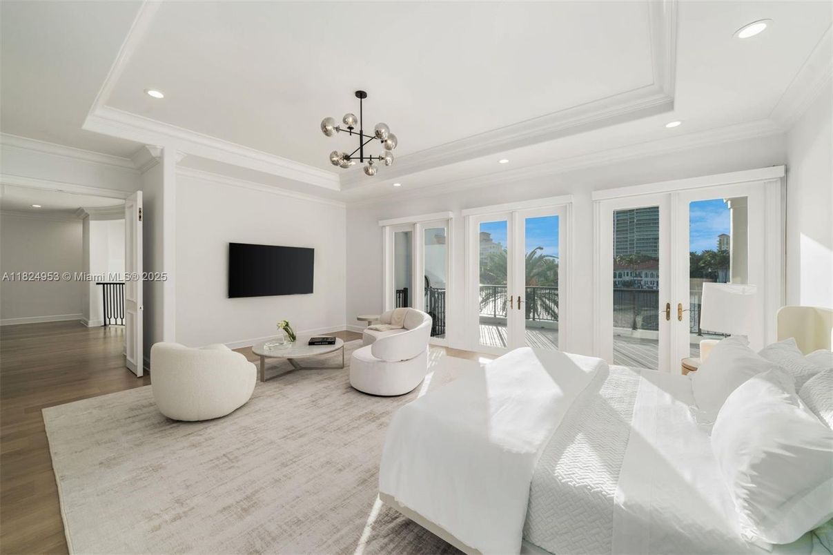 Bedroom, Interior, Living room, Pendant Lights, Recessed Lighting, Wood Texture Flooring