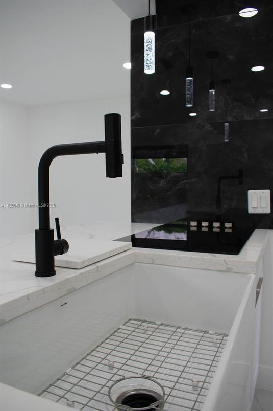 Bathroom, Interior, Pendant Lights, Recessed Lighting