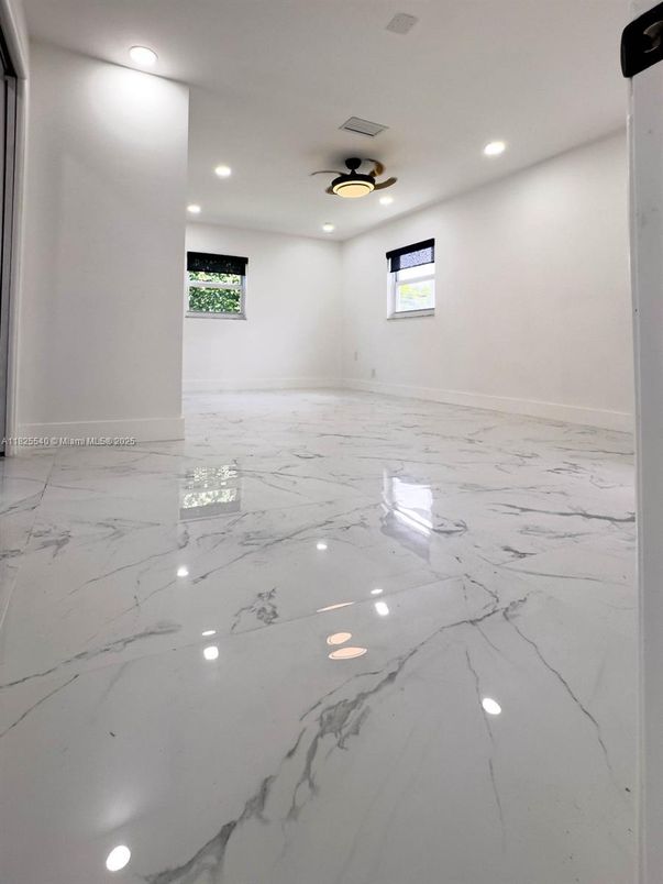 Empty room, Interior, Marble, Recessed Lighting