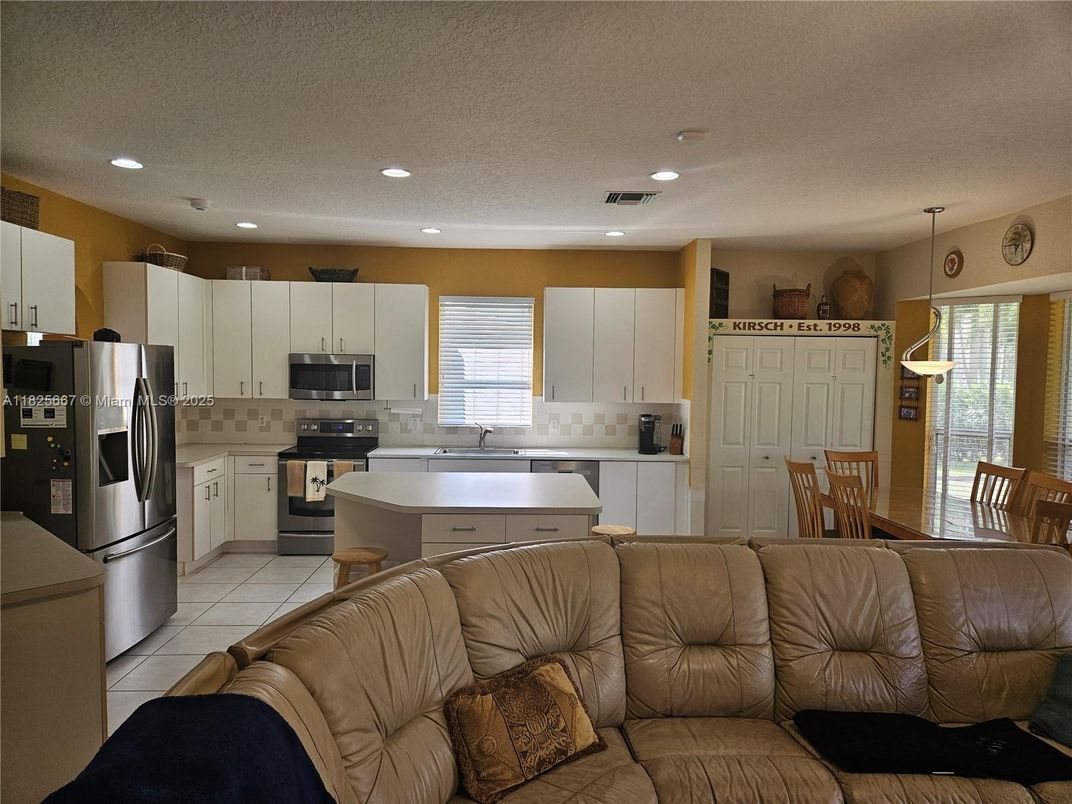 Dining room, Interior, Kitchen, Pendant Lights, Recessed Lighting, Stainless Steel Appliances