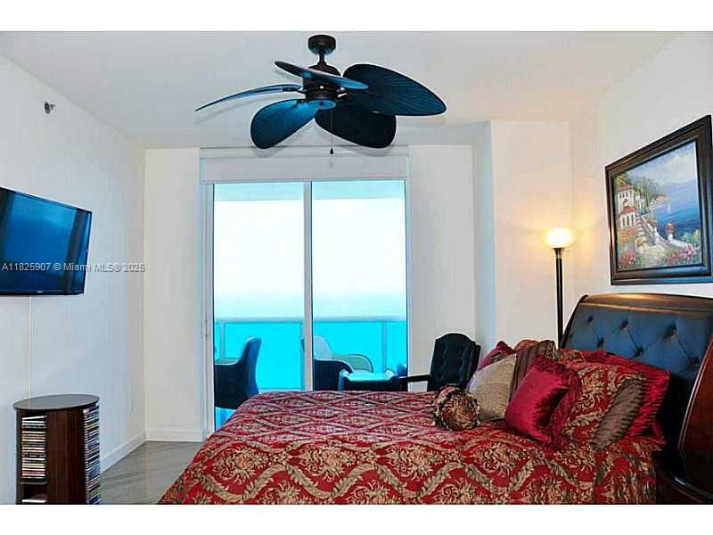 Bedroom, Interior, Water