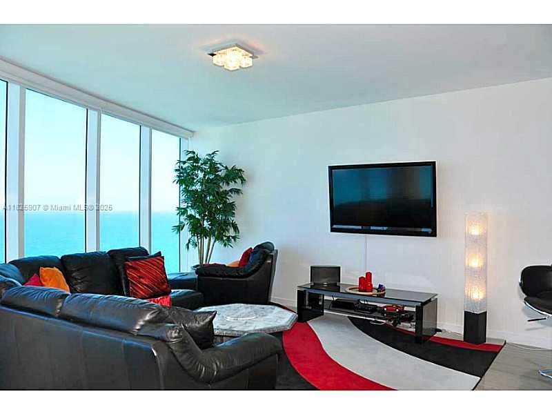 Interior, Living room, Water