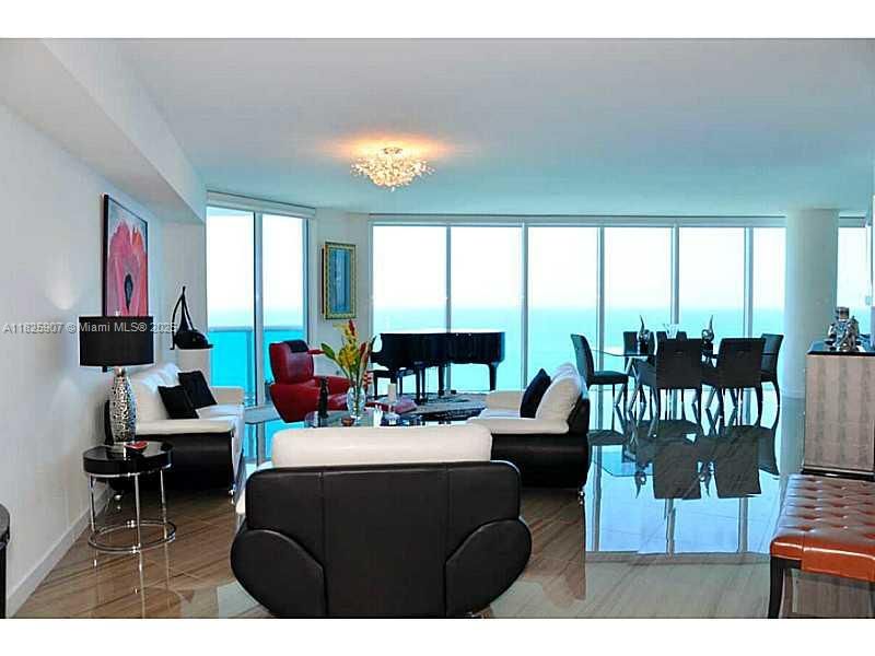 Chandelier, Dining room, Interior, Living room, Piano, Water, Wood Texture Flooring