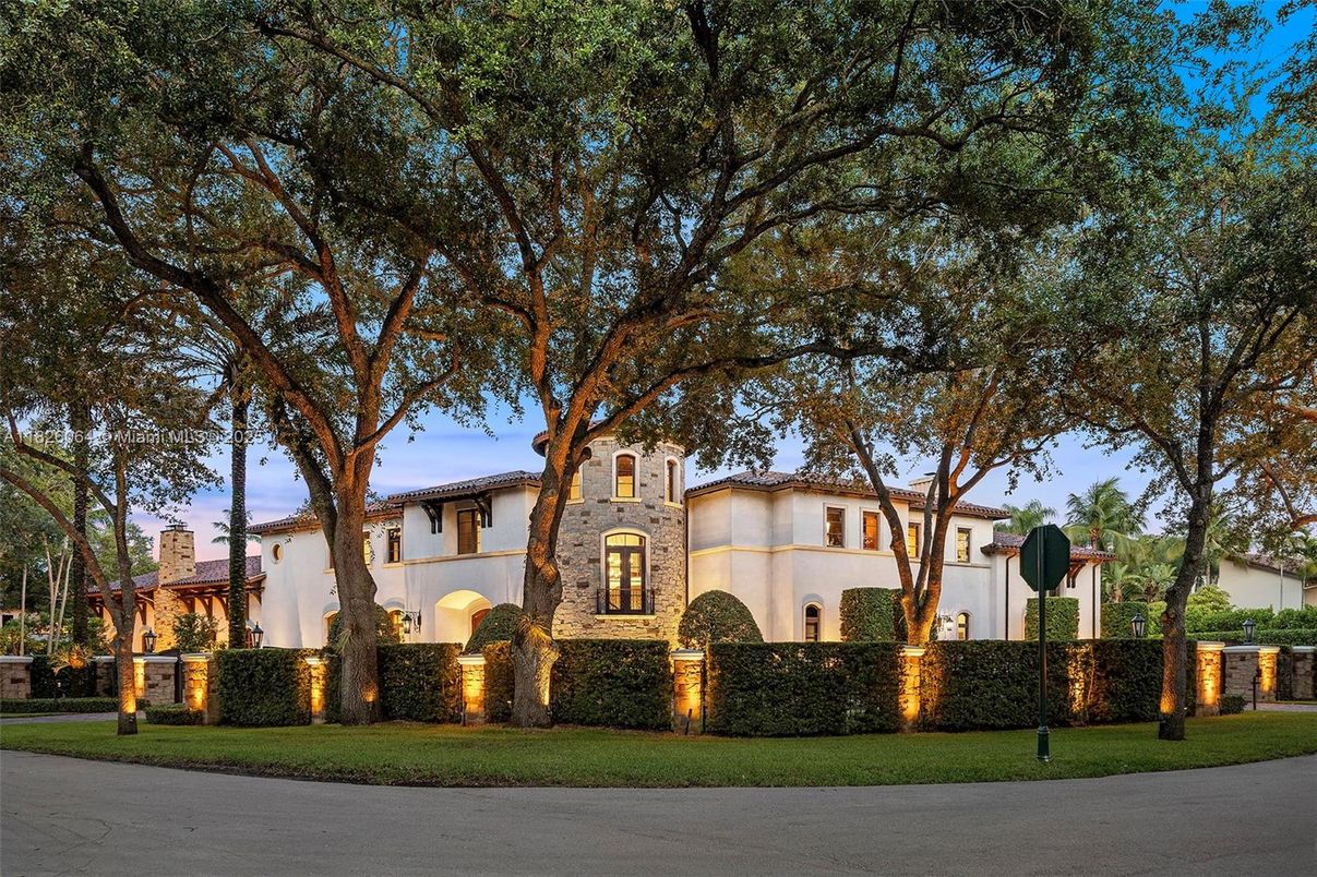 Exterior, Facade, Mediterranean
