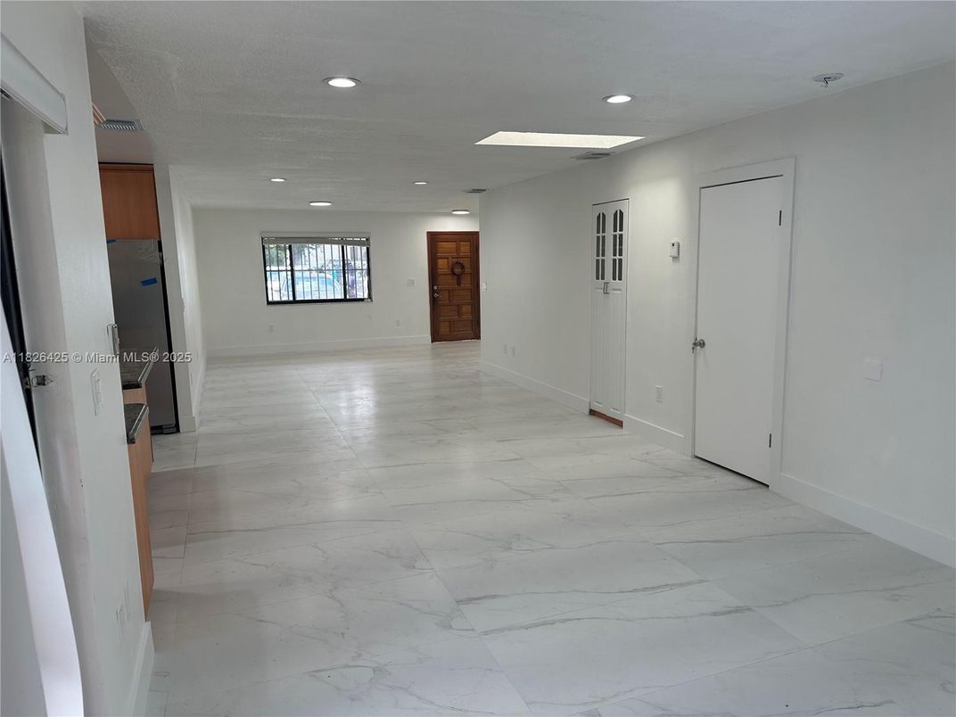 Empty room, Interior, Marble, Recessed Lighting