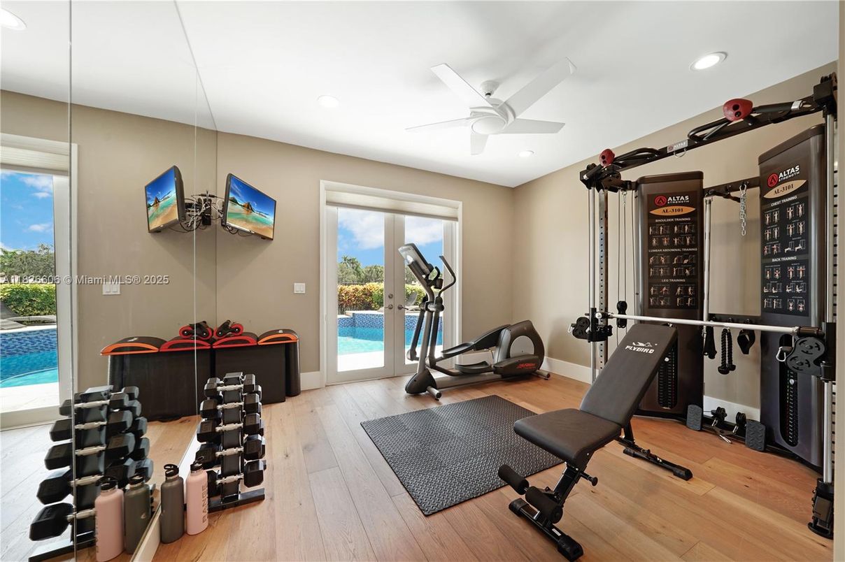 Fitness Equipment, Interior, Recessed Lighting, Wood Texture Flooring