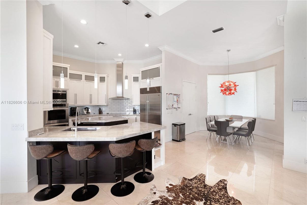 Dining room, Interior, Kitchen, Pendant Lights, Recessed Lighting, Stainless Steel Appliances