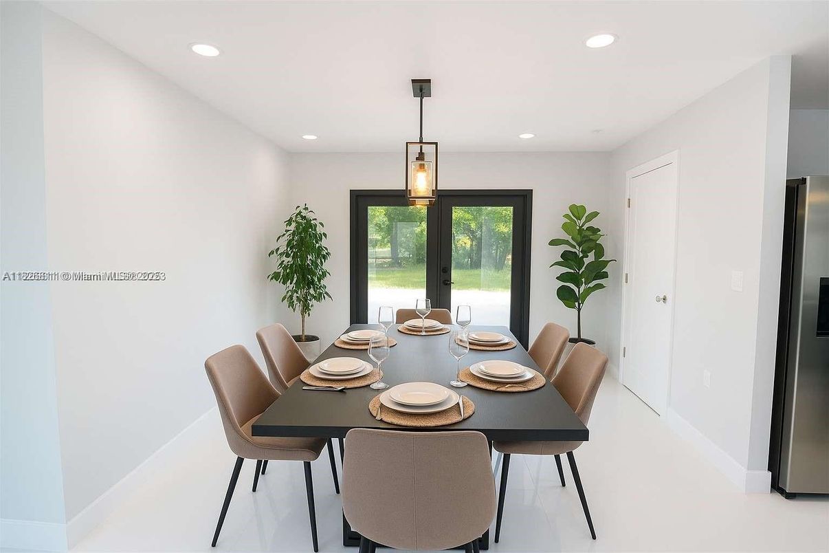 Dining room, Interior, Pendant Lights, Recessed Lighting