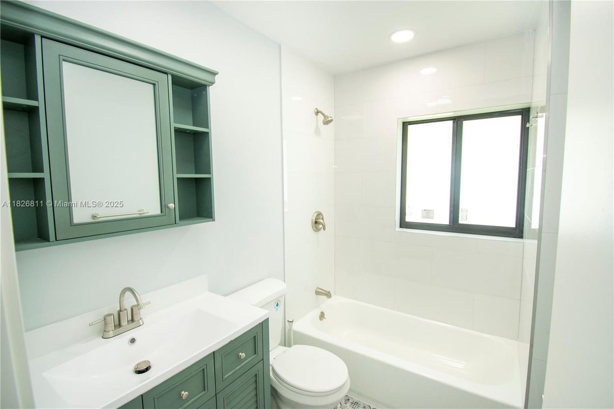 Bathroom, Interior, Recessed Lighting
