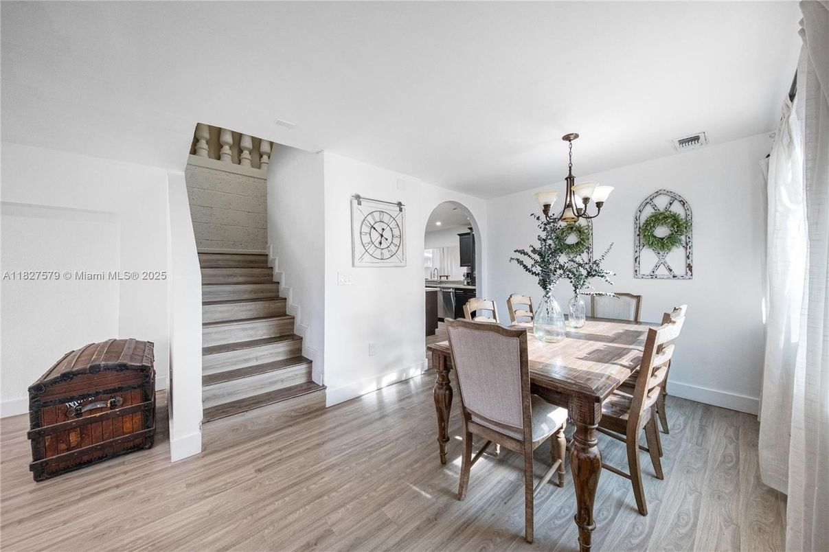 Chandelier, Dining room, Interior, Recessed Lighting, Wood Texture Flooring