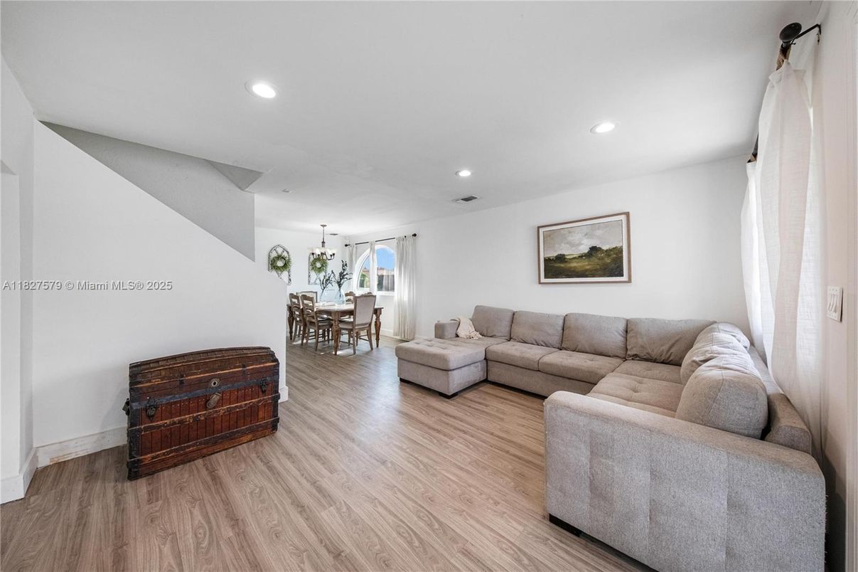 Dining room, Interior, Living room, Pendant Lights, Recessed Lighting, Wood Texture Flooring