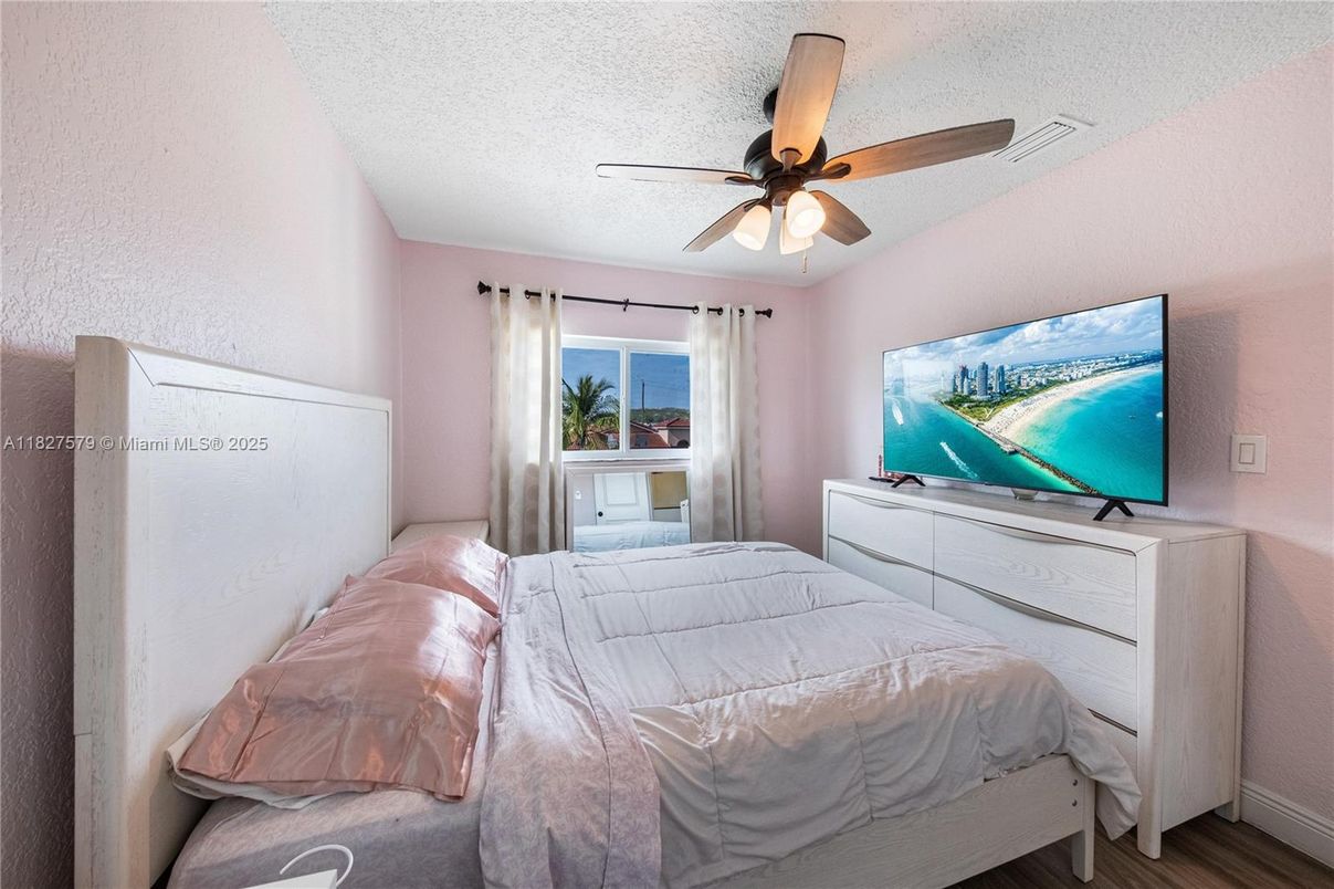 Bedroom, Interior, Water, Wood Texture Flooring