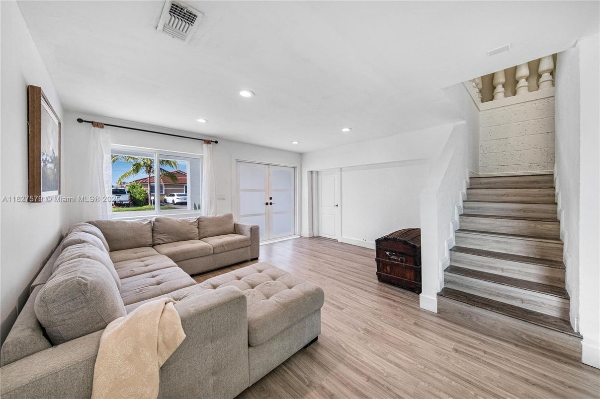 Interior, Living room, Recessed Lighting, Wood Texture Flooring