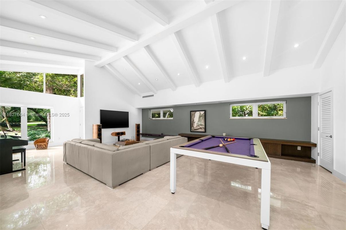 Billiard Table, Game Room, Interior, Living room, Recessed Lighting