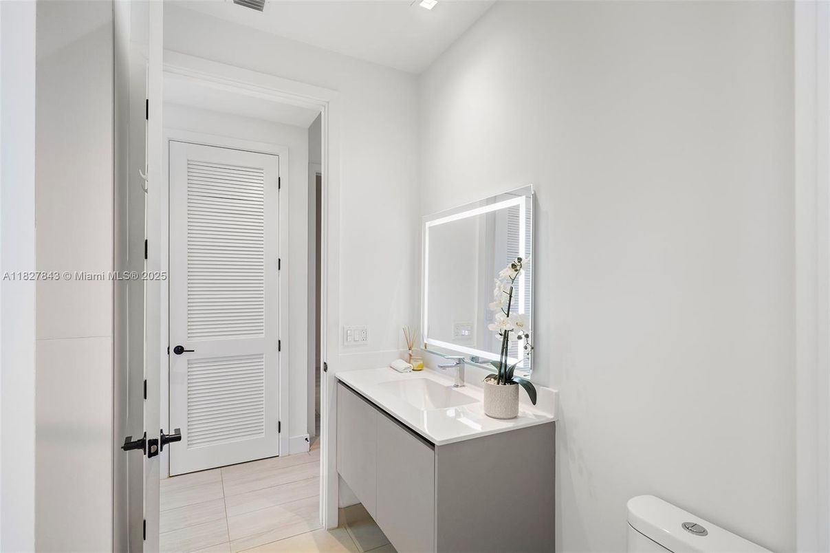 Bathroom, Interior, Recessed Lighting