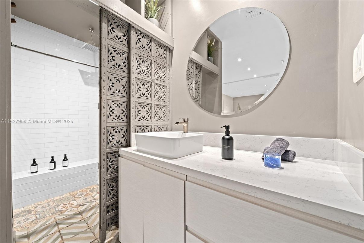 Bathroom, Interior, Recessed Lighting