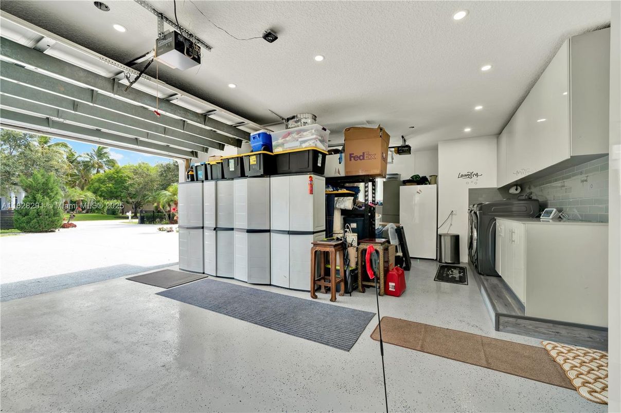 Garage, Interior, Recessed Lighting, Washer