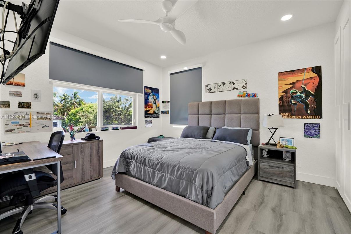 Bedroom, Home Office, Interior, Recessed Lighting, Wood Texture Flooring
