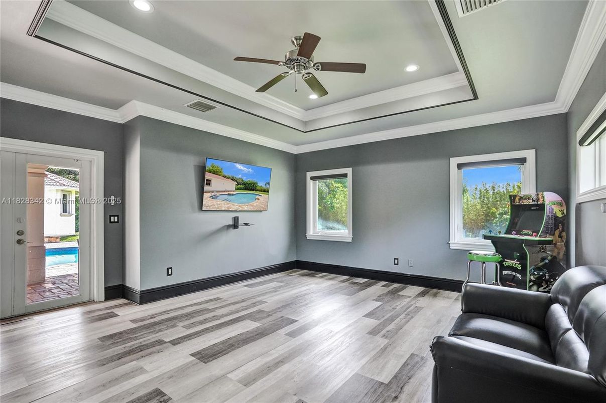 Interior, Recessed Lighting, Wood Texture Flooring