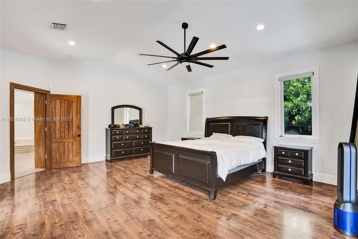 Bedroom, Interior, Pendant Lights, Recessed Lighting, Wood Texture Flooring