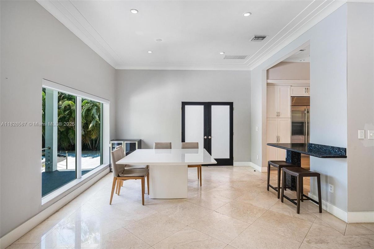 Dining room, Interior, Recessed Lighting